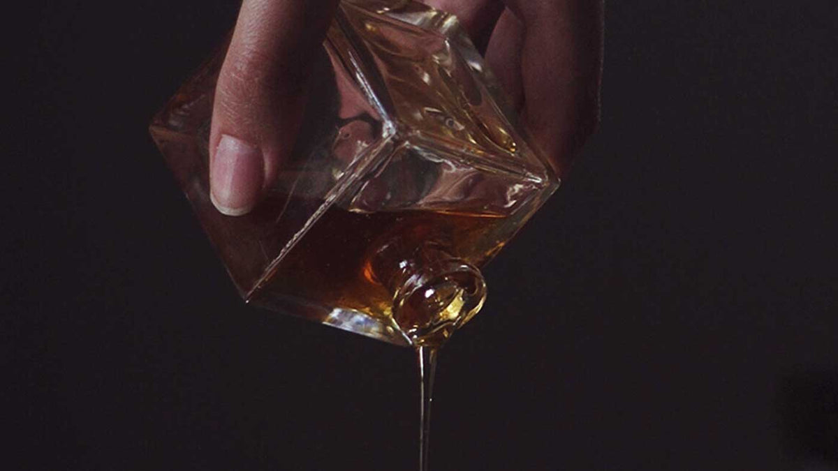 hand pouring oil